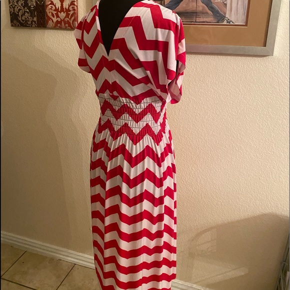 Red and white midi - Picture 2 of 2